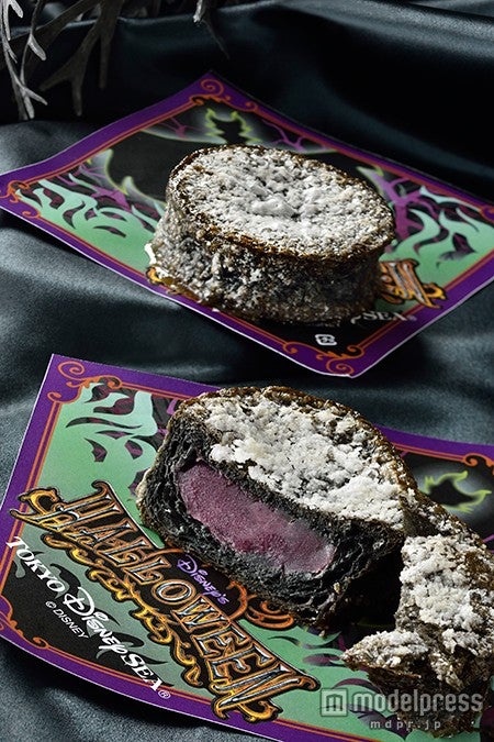 ブラッククイニーアマン1個￥380／店舗：アメリカンウォーターフロントフードワゴン（東京ディズニーシー）（C）Disney