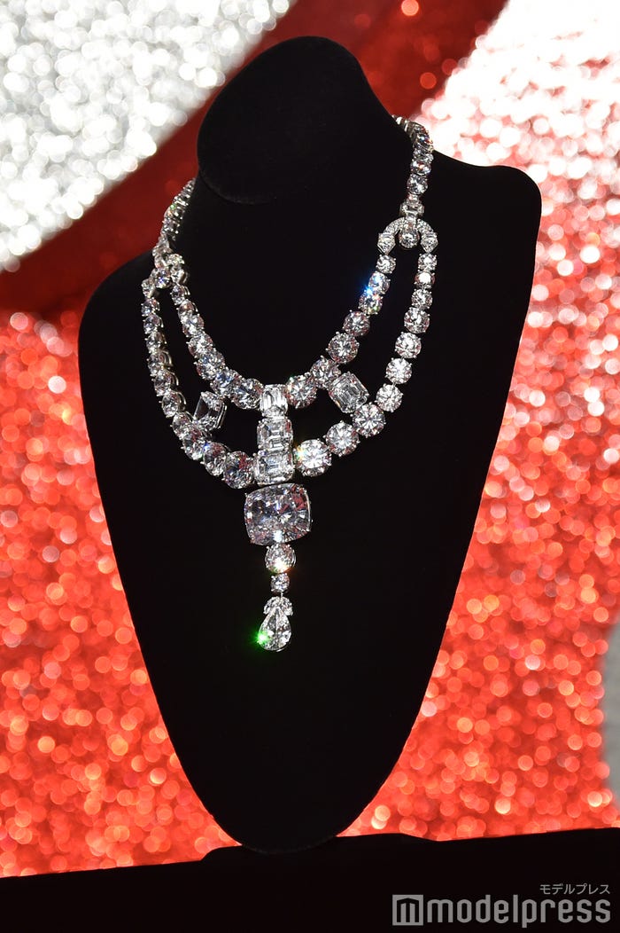 「オーシャンズ8」撮影時にアン・ハサウェイが実際に身につけたネックレス(物語の設定は1億5000万ドル/撮影用のレプリカ) (C)モデルプレス