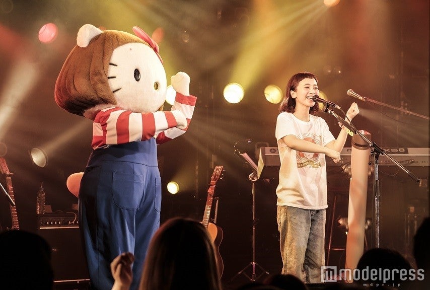 （左から）前髪キティ、三戸なつめ／PHOTO：Yosuke Torii