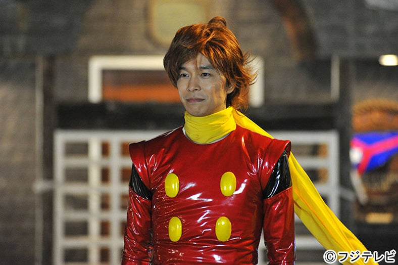 杏とともにアニメ「サイボーグ009」のコスプレをする長谷川博己