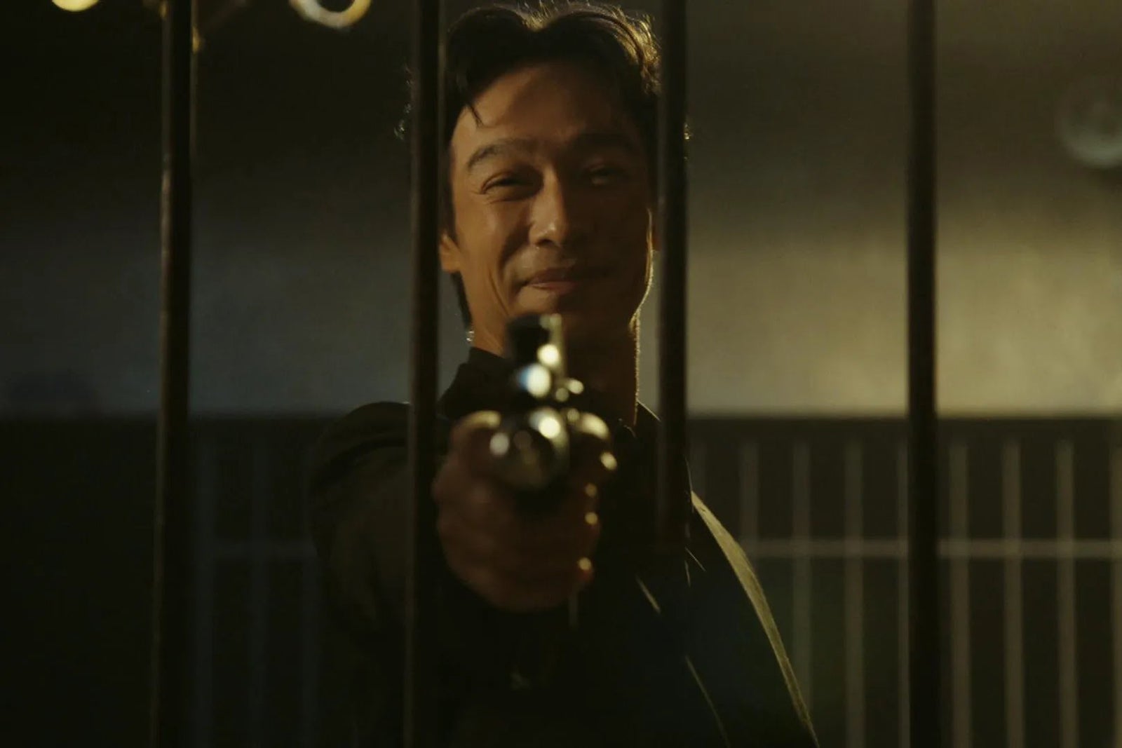 「VIVANT」リュウ ミンシュエン（堺雅人）の銃口が向かう先は？第21話場面写真先行解禁