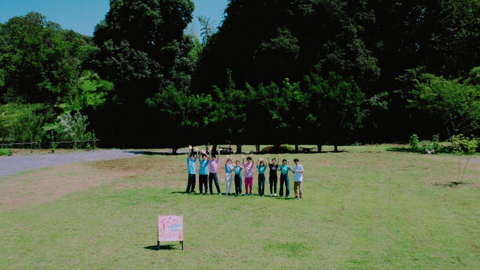 (左から)萩原利久、山時聡真、三浦獠太、近藤華、白鳥玉季、中川翼、新井美羽、深尾あむ、夏子、大西利空 (C)TopCoat
