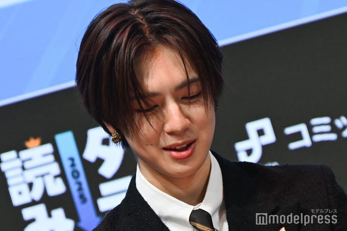 顔にマジックが付いた佐野雄大(C)モデルプレス