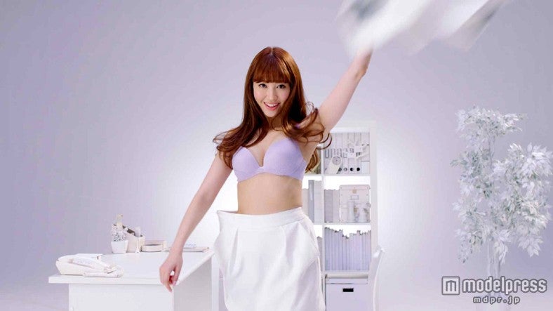 小嶋陽菜／「PEACH JOHN」の新商品「ドリームブラ」ショートムービーより