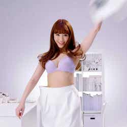 小嶋陽菜/「PEACH JOHN」の新商品「ドリームブラ」ショートムービーより