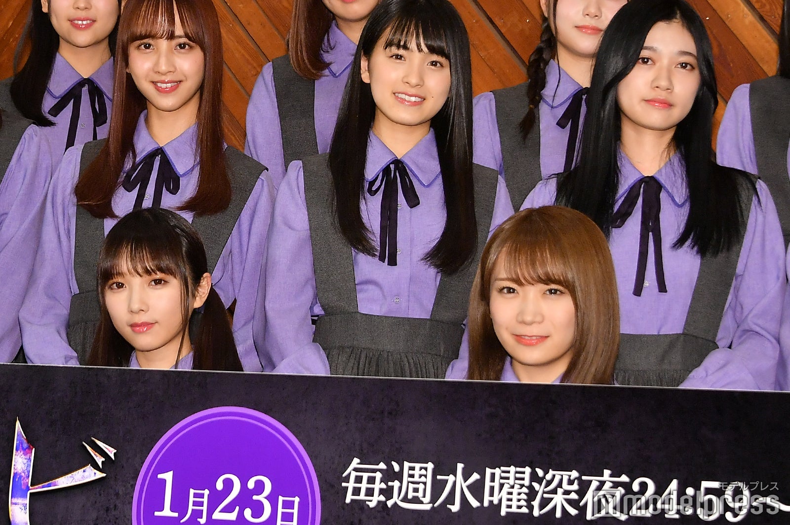 （下段左から）与田祐希、秋元真夏（中段左から）佐藤楓、大園桃子、寺田蘭世 （C）モデルプレス