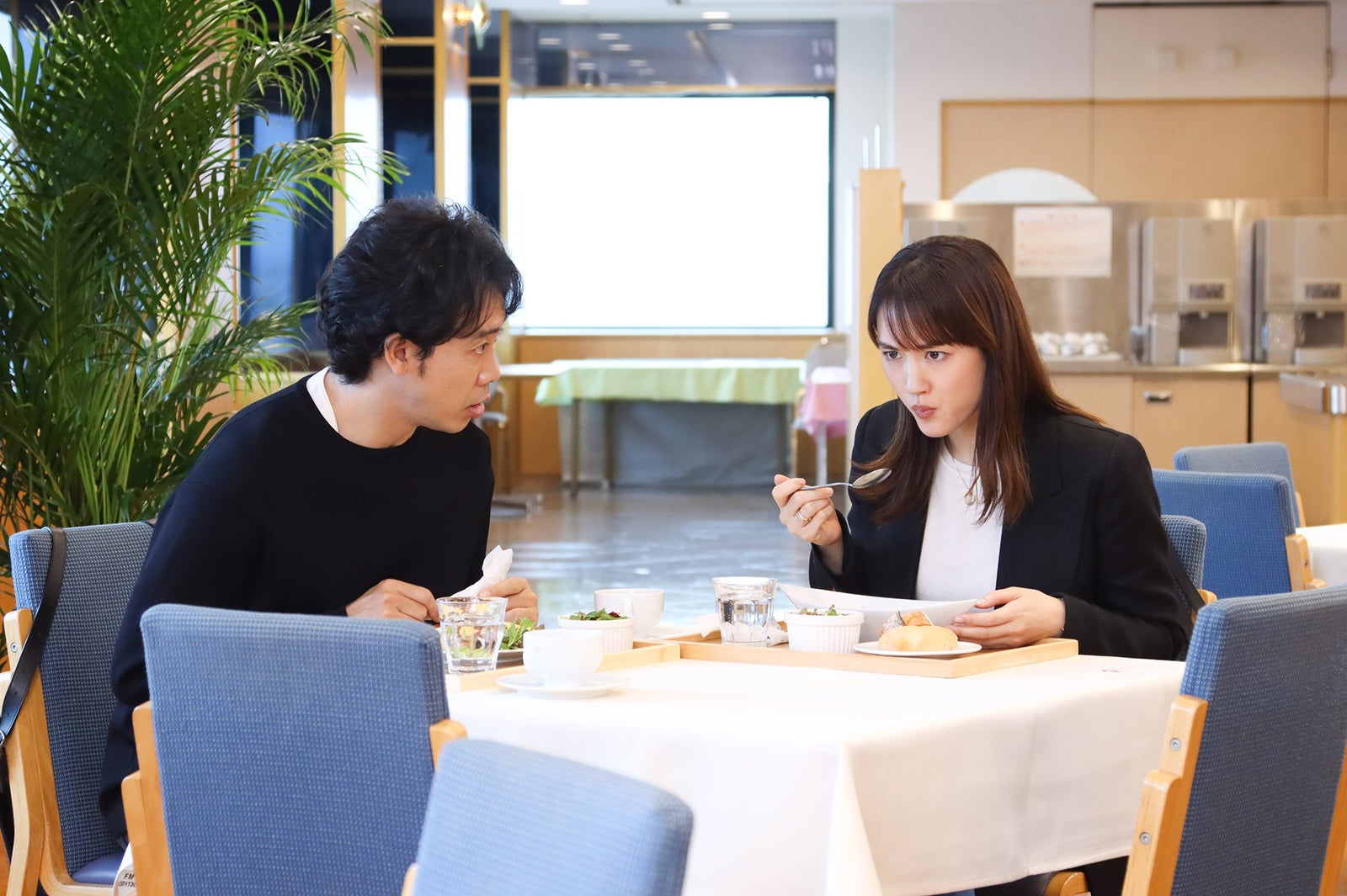 大泉洋、綾瀬はるか／「元彼の遺言状」第7話より（C）フジテレビ