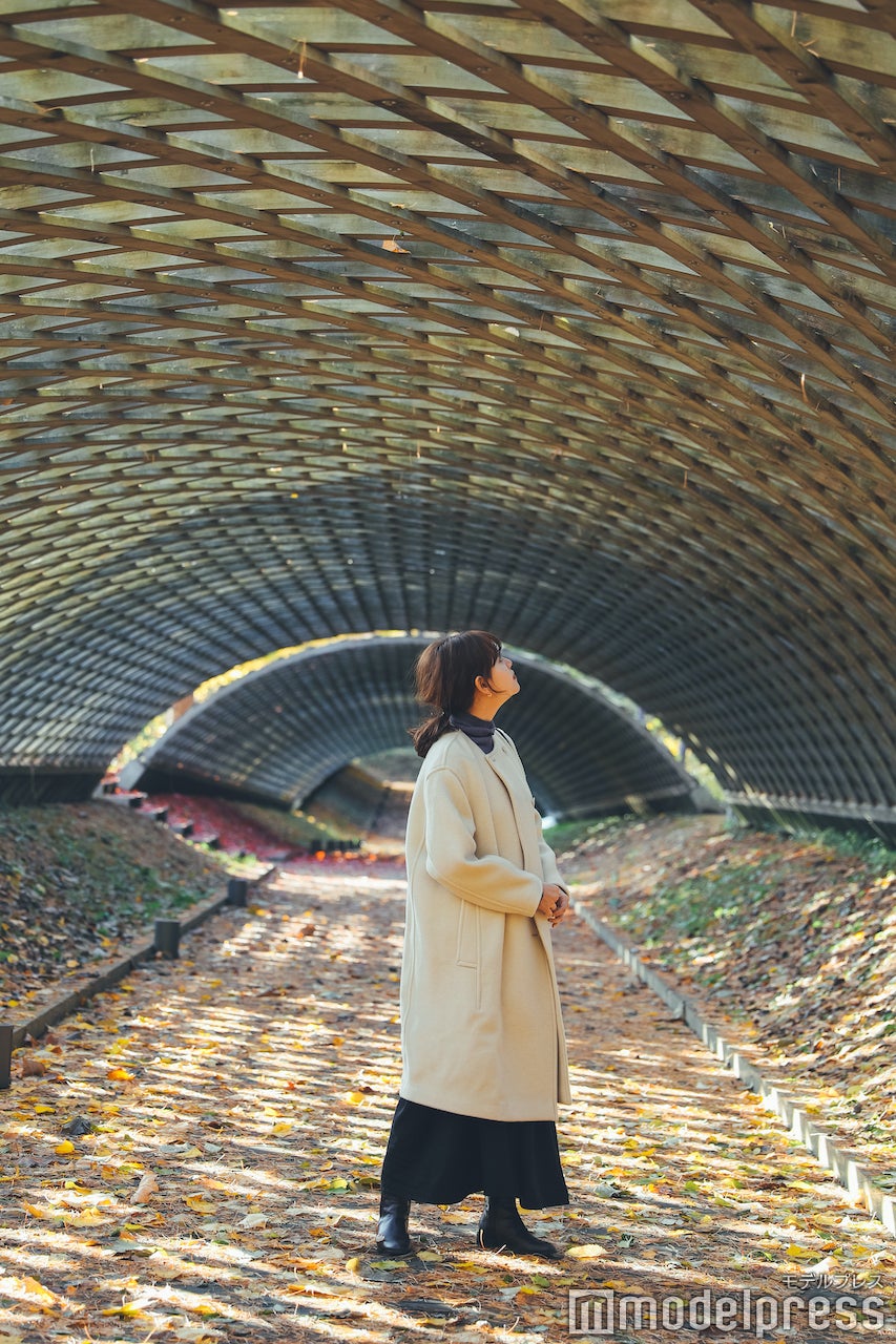 アーチから差し込む木漏れ日と共に美しい影を作り出す四季のアーケードは是非訪れて欲しいスポット （C）モデルプレス