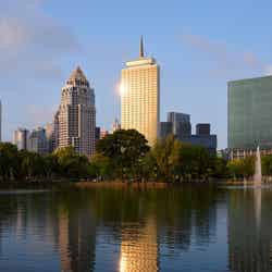 タイのホテル「デュシタニ・バンコク」新デザインにリニューアル、全257室から優美なパークビューを一望