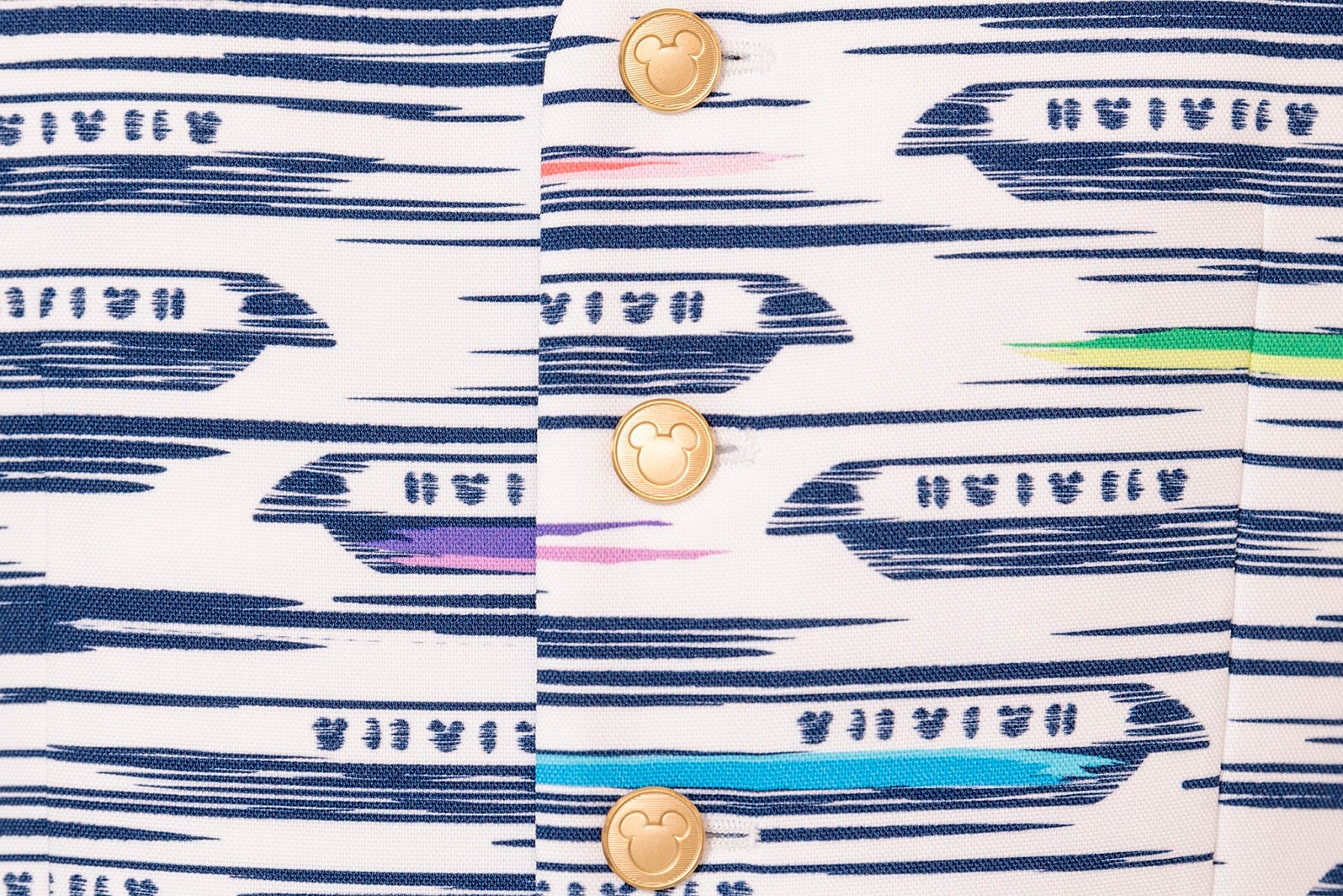 コスチュームのボタン（C）Disney