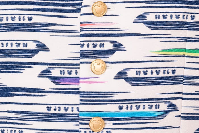 コスチュームのボタン(C)Disney