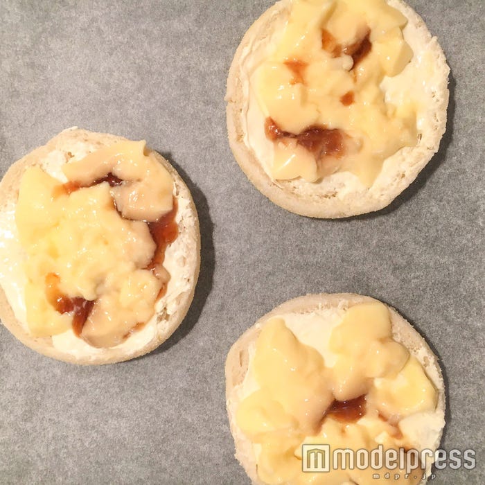 プリンをのせて焼く/画像提供:柏原歩