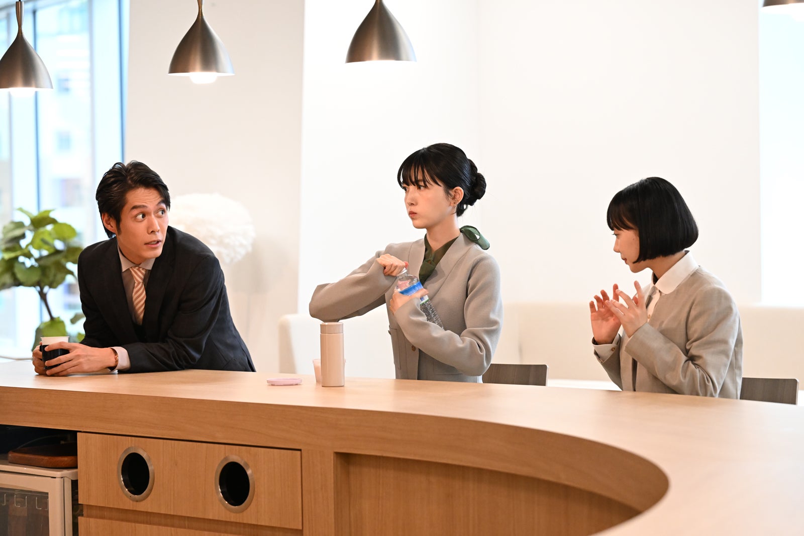 細田佳央太、久保史緒里、芦田愛菜「南田南弁護士は天才肌」第2話（C）カンテレ・フジテレビ