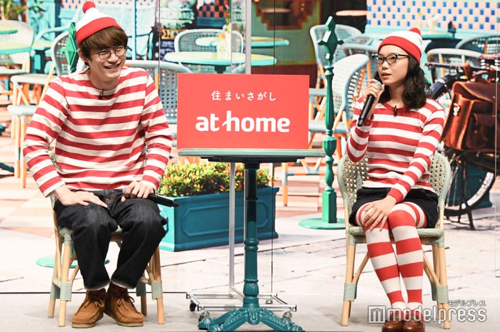 古川琴音のユーモア溢れる表現に思わず笑う坂口健太郎(C)モデルプレス