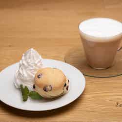 “可愛いカフェ”のミルクティー
ドリンク単品　590円（税別）
小さなスコーン付セット　990円（税別）／画像提供：パルコ