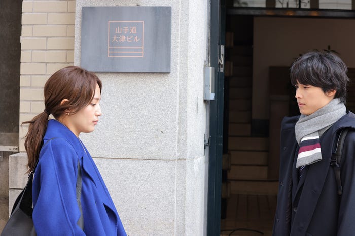 川口春奈、松村北斗「アンサンブル」第1話(C)日本テレビ