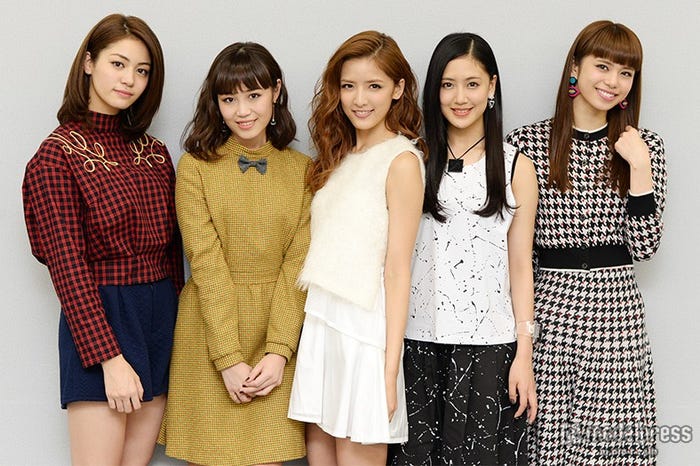 (左より)楓、鷲尾伶菜、藤井萩花、藤井夏恋、佐藤晴美