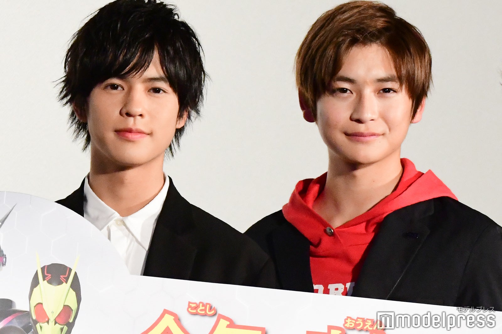 高橋文哉・奥野壮「仮面ライダー」反響に喜び語る 鶴嶋乃愛らと書き初め