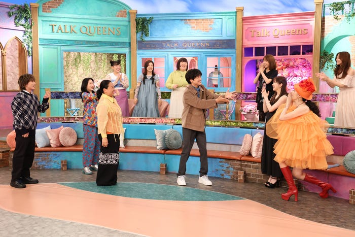 (前列)末澤誠也、ファーストサマーウイカ、いとうあさこ、佐野晶哉、指原莉乃、アンミカ(後列)ゆめっち、福田麻貴、かなで、若槻千夏、森香澄(C)フジテレビ