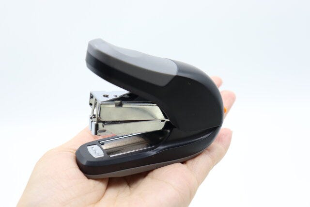 ホッチキス(黒、省力タイプ) ホッチキス(黒、省力タイプ)