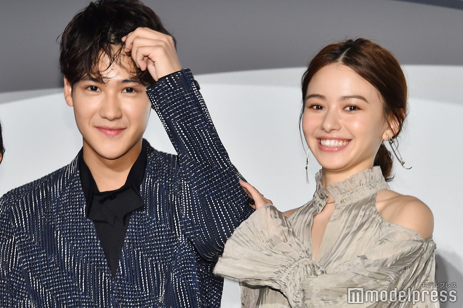 葉山奨之、山本舞香 （C）モデルプレス