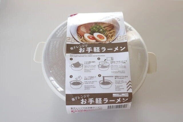 ダイソーの電子レンジでお手軽ラーメンのパッケージ