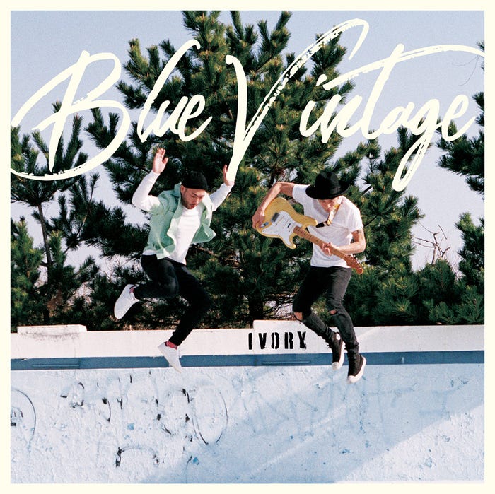 Blue Vintage 1st EP「IVORY」 (提供写真)