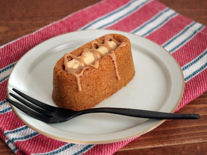 見た目はチョコレート菓子、というより焼き菓子っぽい雰囲気