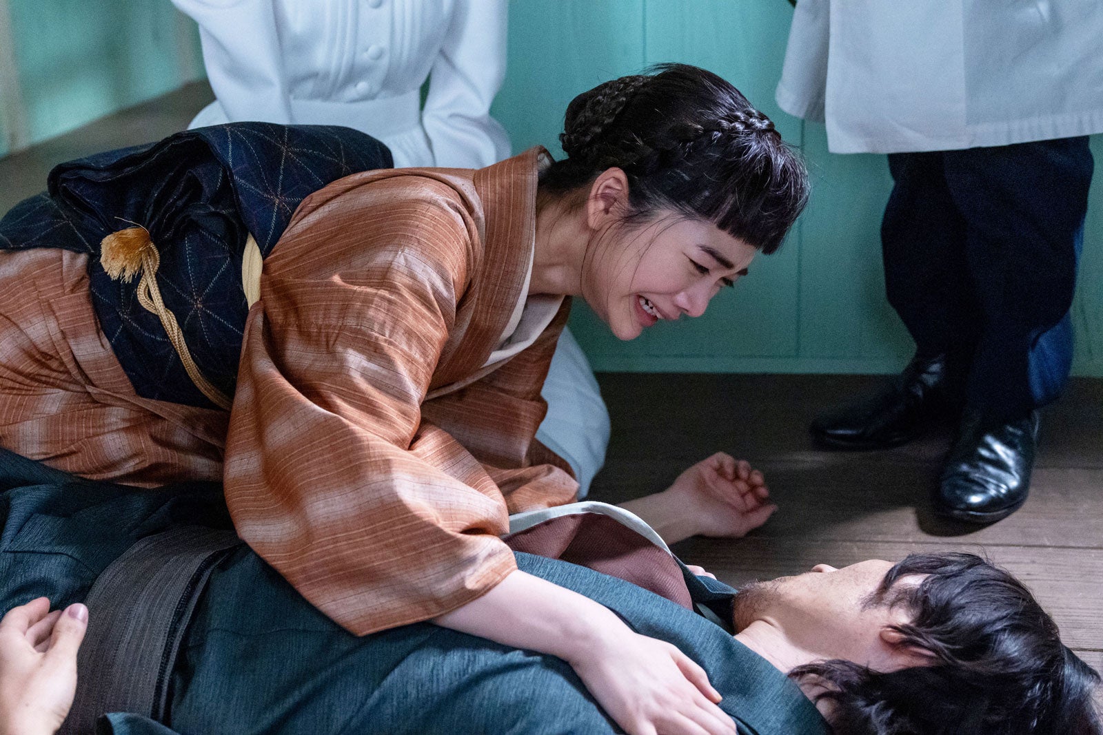 見上愛、本田大輔「風、薫る」第71話（C）NHK