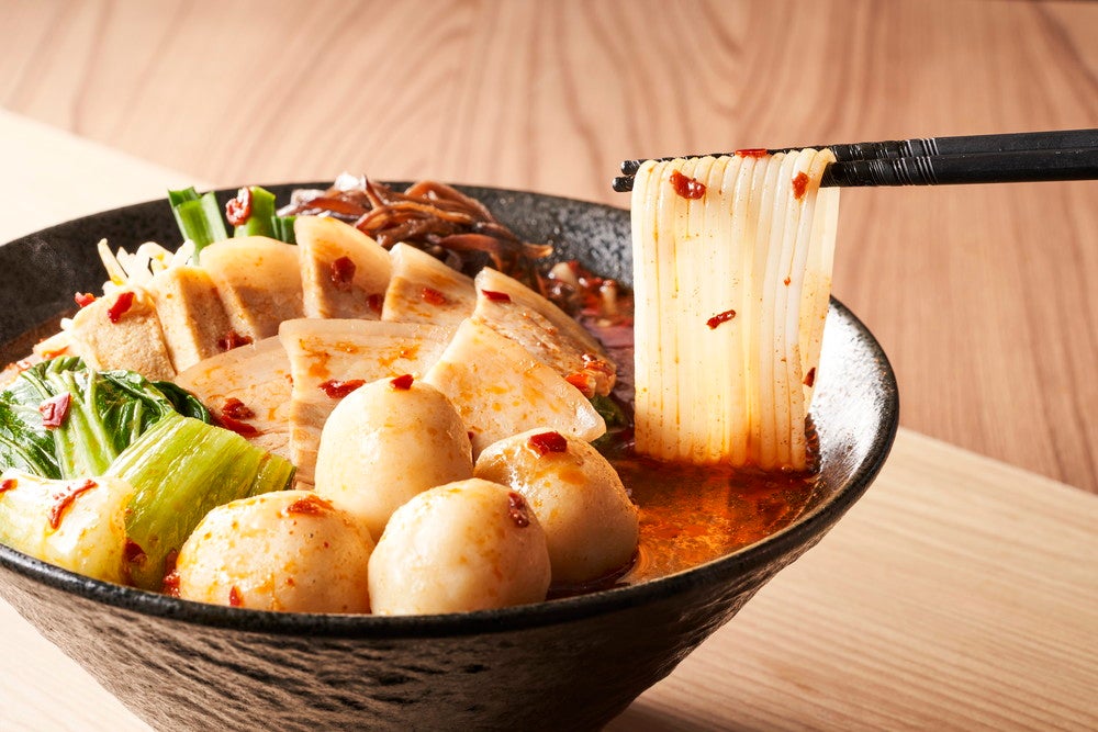 「タムジャイサムゴー」香港人気スープヌードル店が新宿にオープン