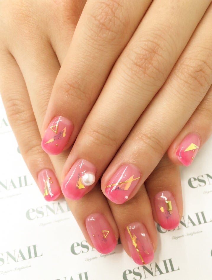 チェリーレッドで鮮やかに（画像提供：esNAIL）