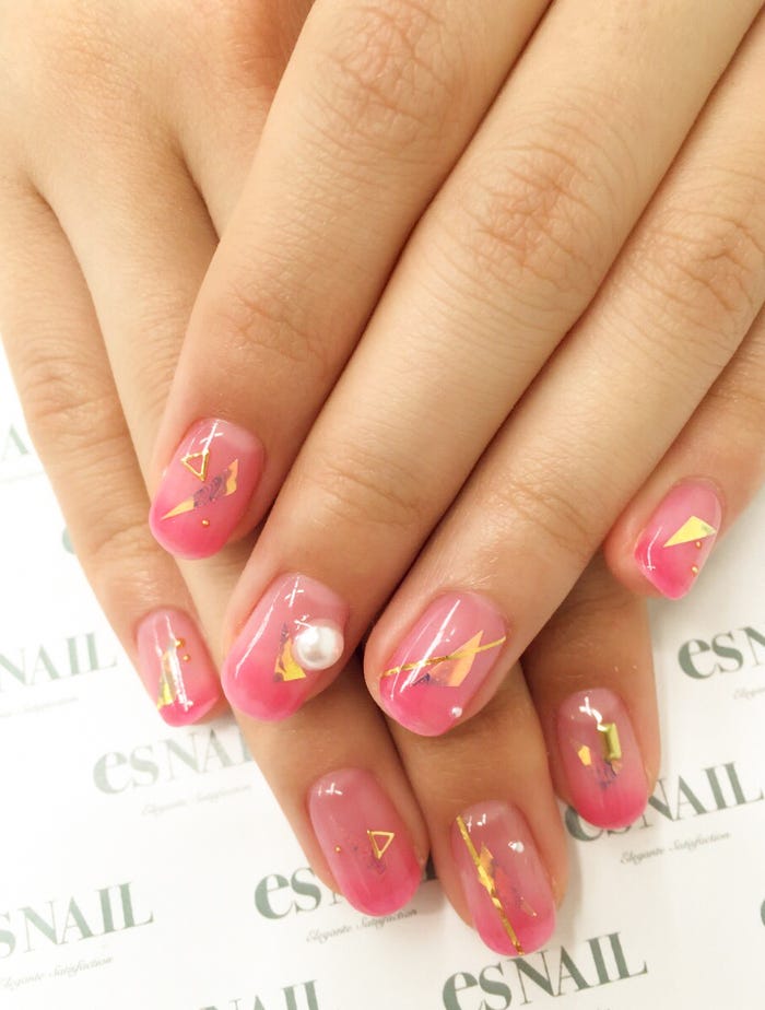 チェリーレッドで鮮やかに(画像提供:esNAIL)