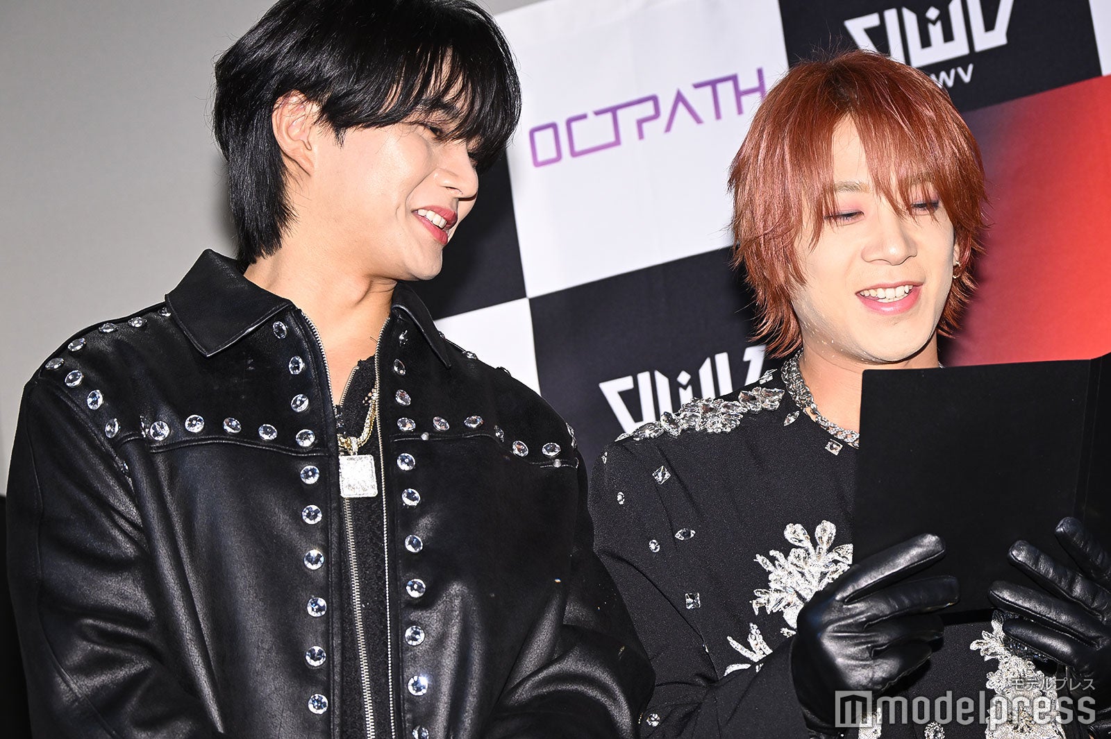 本田康祐の読み間違いを指摘する中川勝就（C）モデルプレス