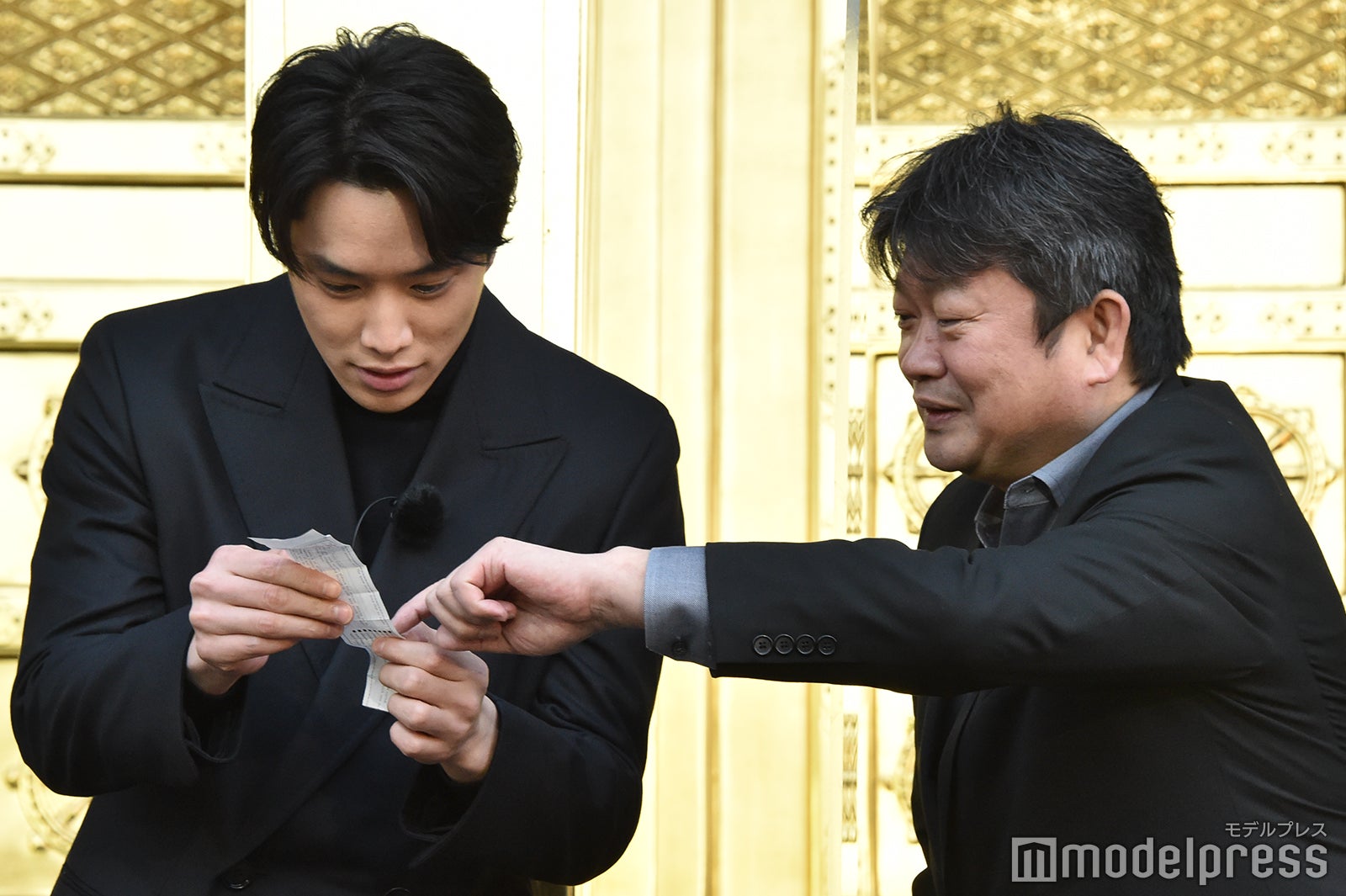 鈴木伸之、本広克行監督（C）モデルプレス