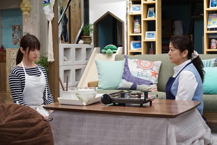 深田恭子、原日出子/「隣の家族は青く見える」第4話より(C)フジテレビ