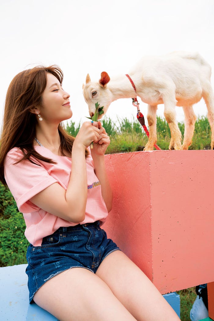 小日向ゆか/誌面カット(C)「小日向ゆかファースト写真集 はじメェ~まして。」(徳間書店)/撮影:野澤亘伸