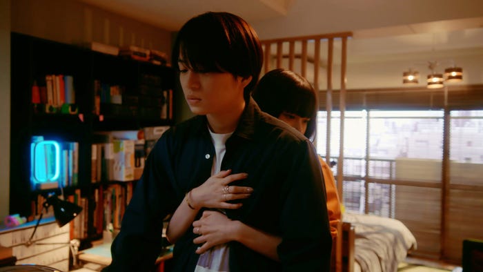 菊池風磨、野崎智子(C)「隣の男はよく食べる」製作委員会