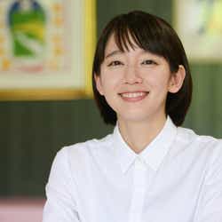 モデルプレス - 吉岡里帆「すごく苦しい思いもするかもしれないけど…」背中を押した父の言葉 連ドラ主演で難テーマに挑む<インタビュー>
