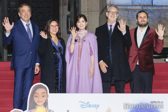 ピーター・デル・ヴェッコプロデューサー、ファウン・ヴィーラスンソーン監督、生田絵梨花、クリス・バック監督、フアン・パブロ・レイジェスプロデューサー(C)モデルプレス