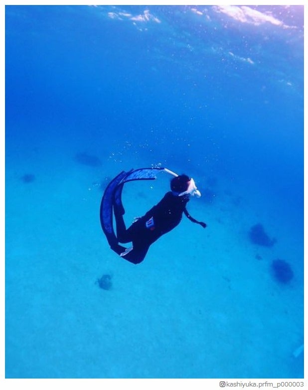 Perfumeかしゆか、石垣島での水中ショット公開 海での日焼け＆寒さ対策が話題「参考になった」「努力が伝わってくる」
