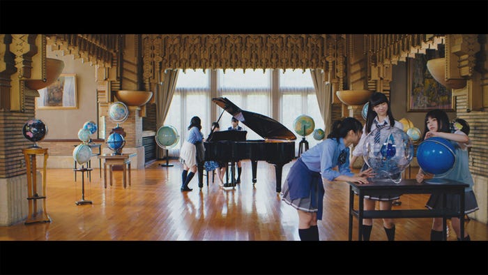 AKB48「センチメンタルトレイン」MVより(C)AKS/キングレコード