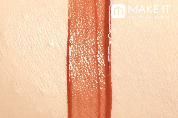 【セルヴォーク】「ディグニファイド リキッドリップス」“01 サンセットオレンジ”使用 (C)メイクイット