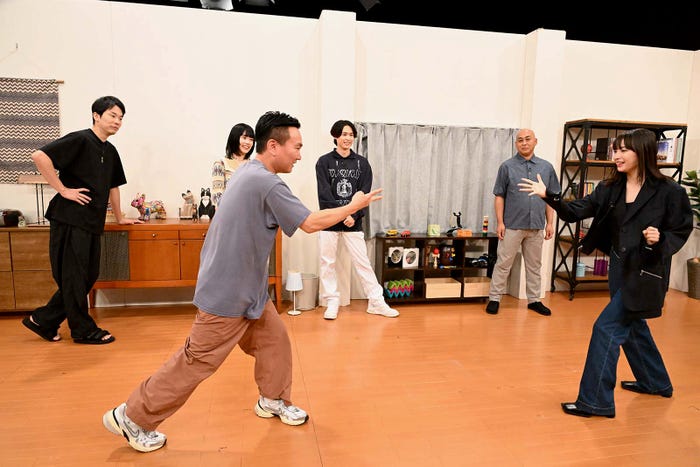 山内健司・広瀬すずら(C)テレビ朝日