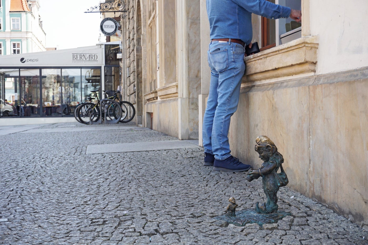 街のそこかしこに小人がいる。小人マップや小人モチーフのお土産も売っている