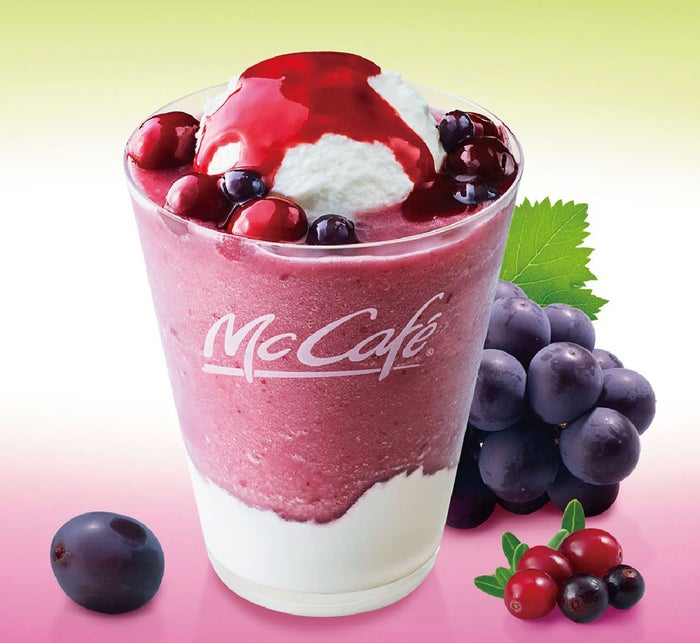 マクドナルド、ベリー&葡萄の贅沢スムージー復活 チーズムースでコクをプラス/画像提供:日本マクドナルド