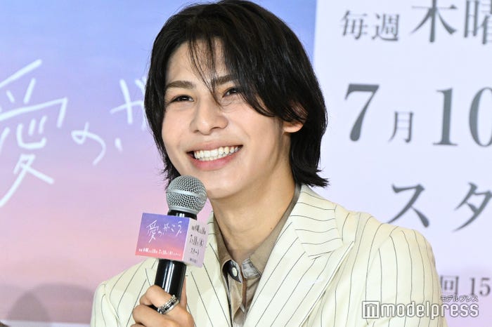 愛の告白に照れるラウール(C)モデルプレス