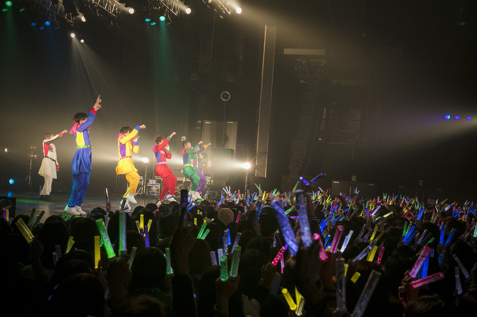 超特急、“8号車”と至近距離　熱気みなぎるツアーファイナル＜セットリスト＞