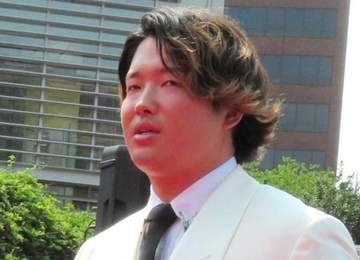 村上宗隆 オシャレなデニムスタイルで球場入り ホワイトソックスが公開 米ファン「ボーイバンドにいるみたい」