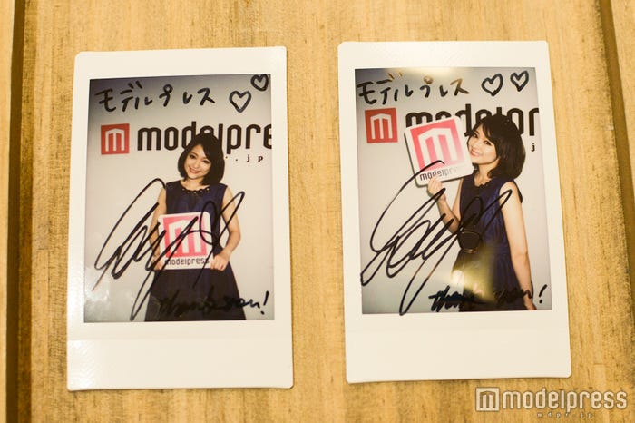 チェキ(C)モデルプレス