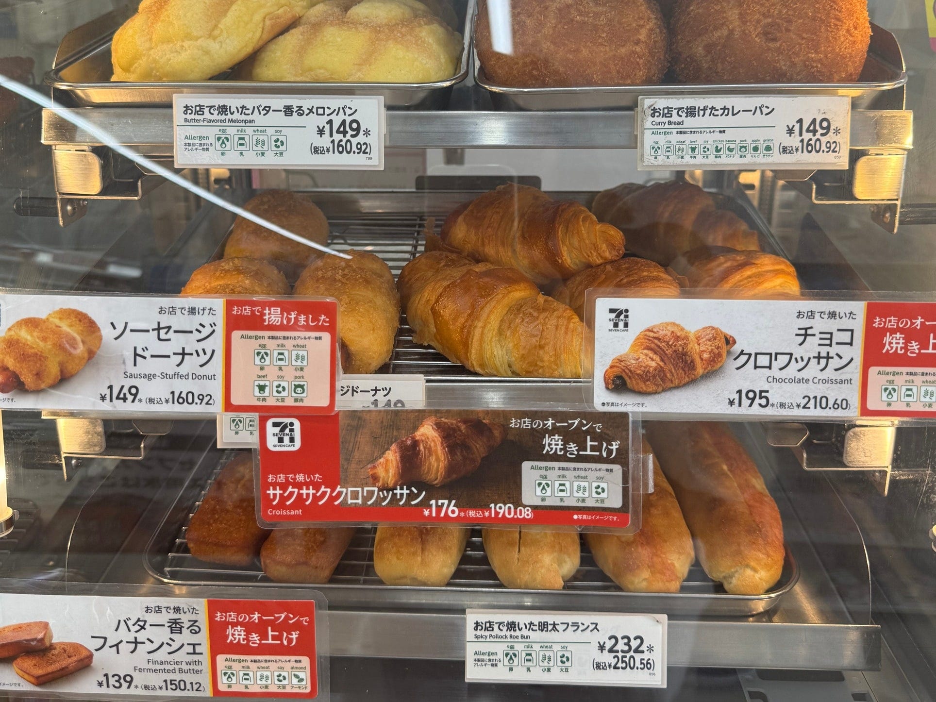 「ななチキ」や唐揚げが並ぶレジ横に、セブンカフェ